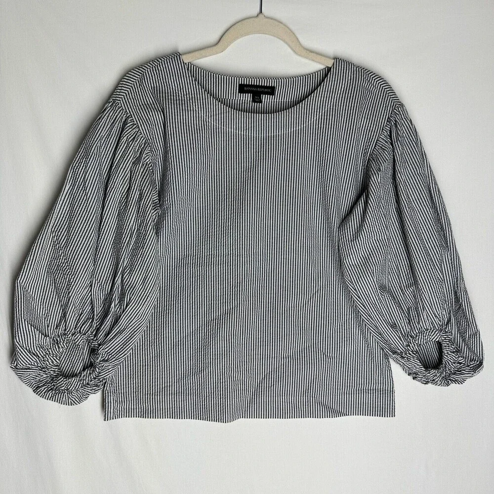 BANANA REPUBLIC 2 Pc Pullover Puff Sleeve Shirt Ruffle Skirt Size XS Gray Stripe